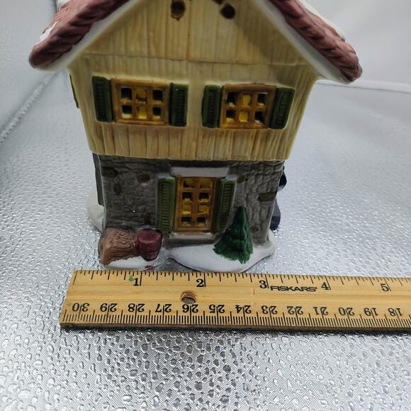 Village Inn Ceramic Christmas Village House Light-Up Style Vintage Holiday Décor - Picture 9 of 9